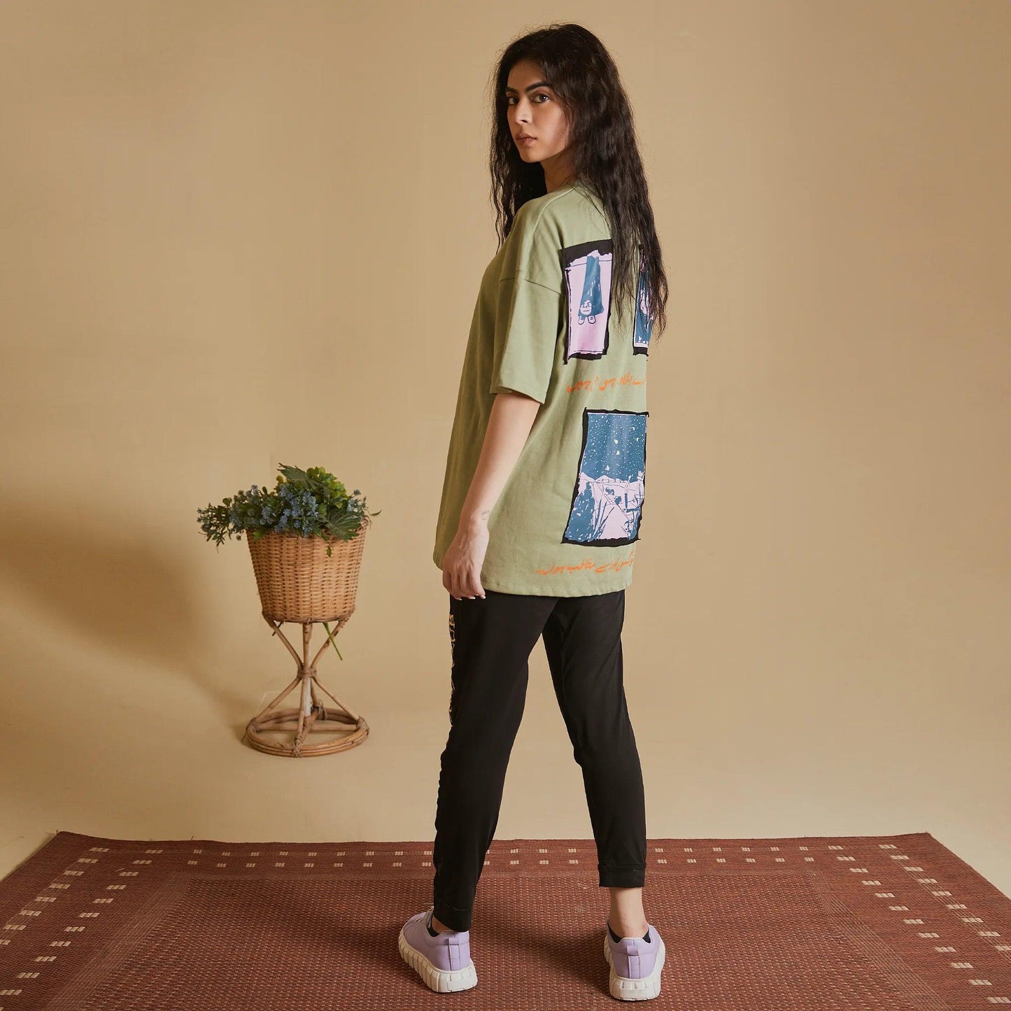 “LOST IN THOUGHTS” APPLE GREEN T-SHIRT - SIFAR